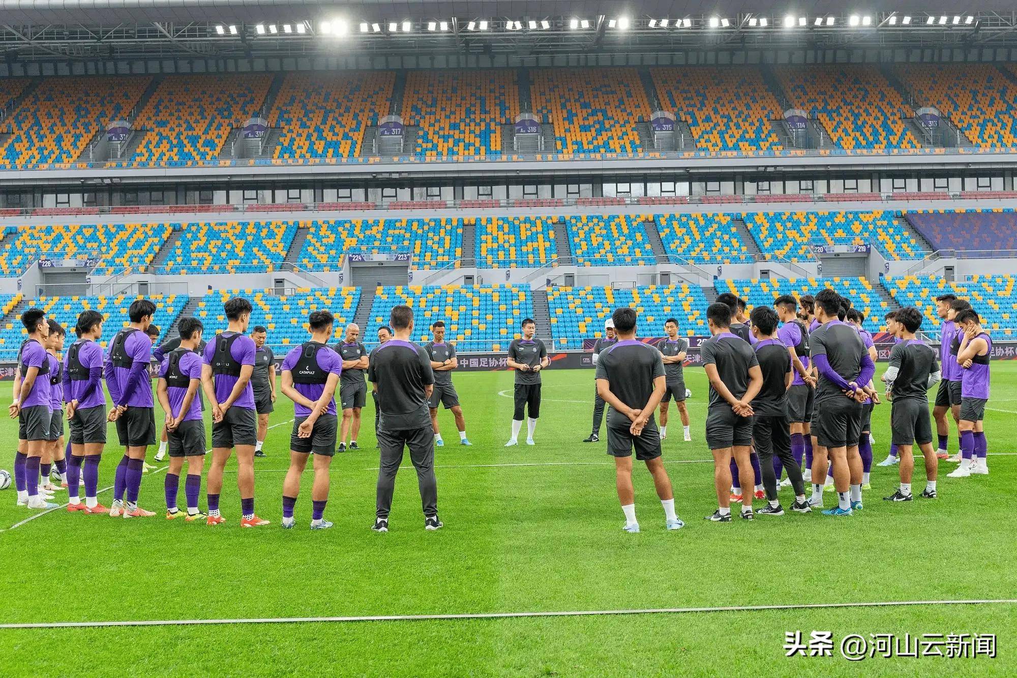新赛季开启!中超球队集结备战,瞄准最高荣誉 新赛季开启!中超球队集结备战,瞄准最高荣誉