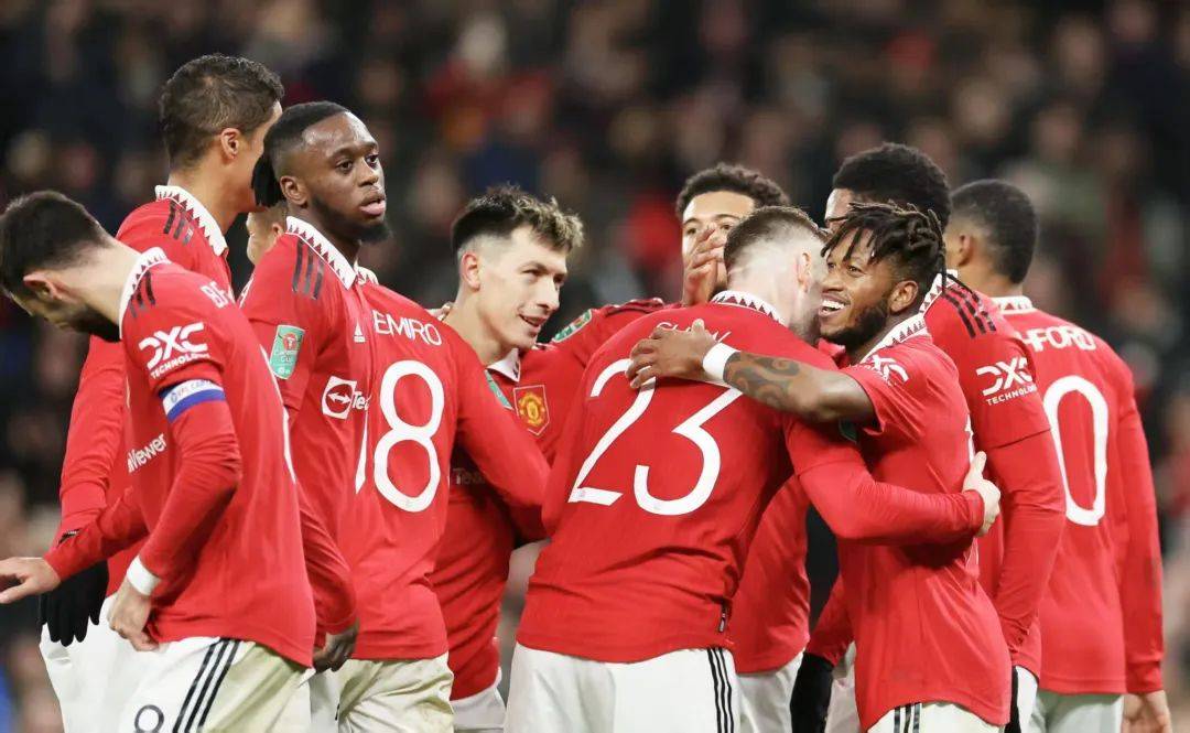 利物浦战平曼联,英超榜首争霸战一触即发 利物浦战平曼联,英超榜首争霸战一触即发