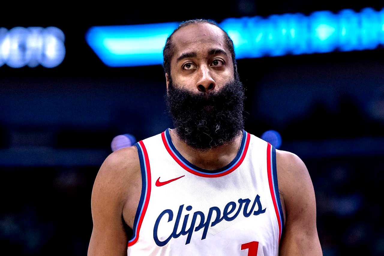 快船惨遭马刺逆转,失去常规赛榜首位置 快船惨遭马刺逆转,失去常规赛榜首位置