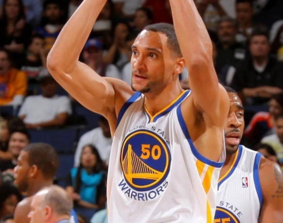 熊猫体育官方网站-新秀球员崭露头角，成为球队未来希望