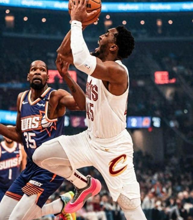 爵士战胜马刺,米切尔砍下28分的简单介绍 爵士战胜马刺,米切尔砍下28分的简单介绍