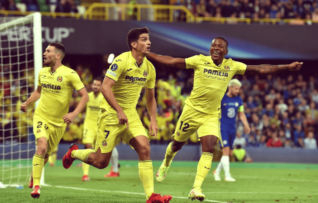 包含皇家社会后防失误频出，比利亚雷亚尔力压晋级的词条