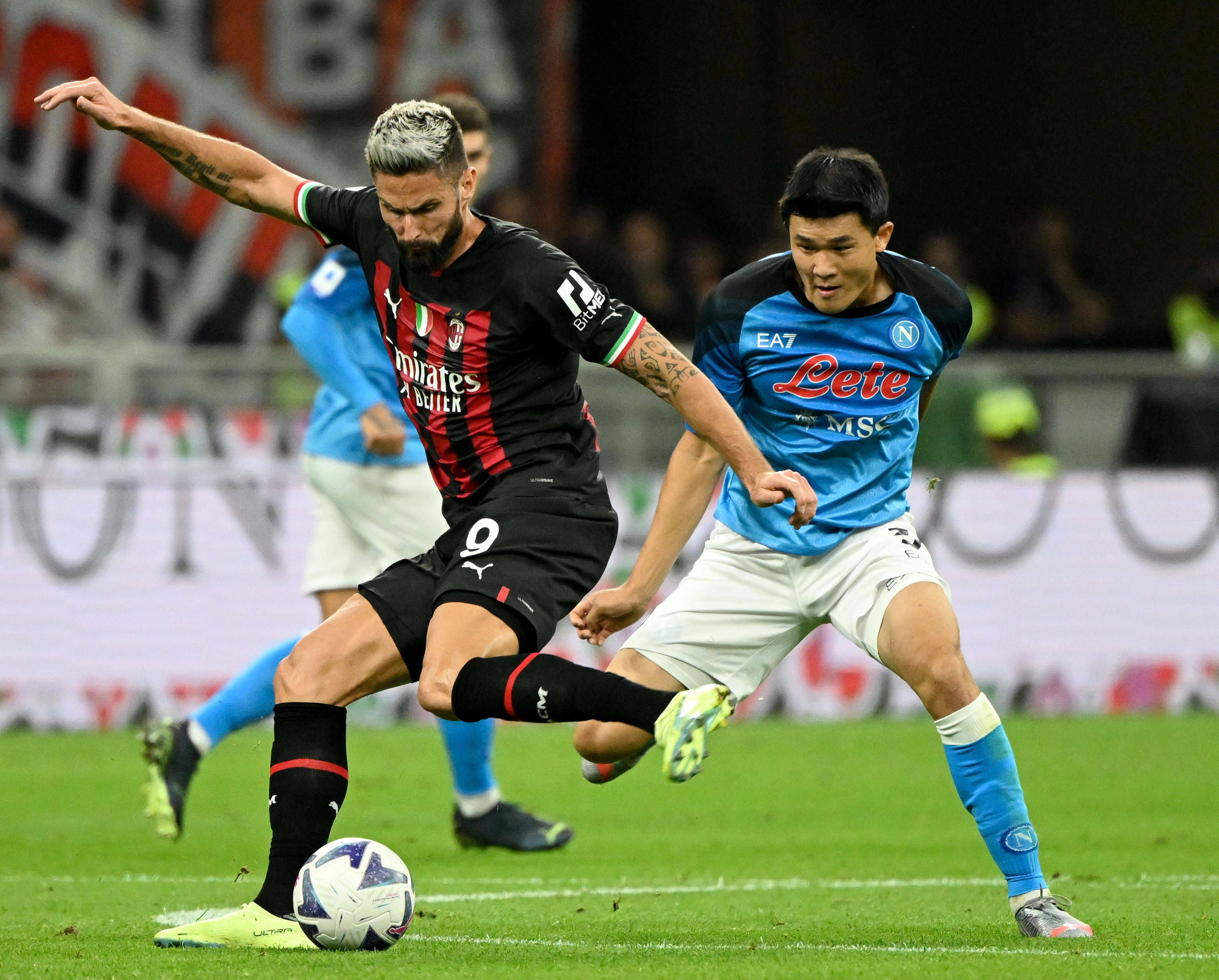 意甲比赛中球迷发生暴力事件