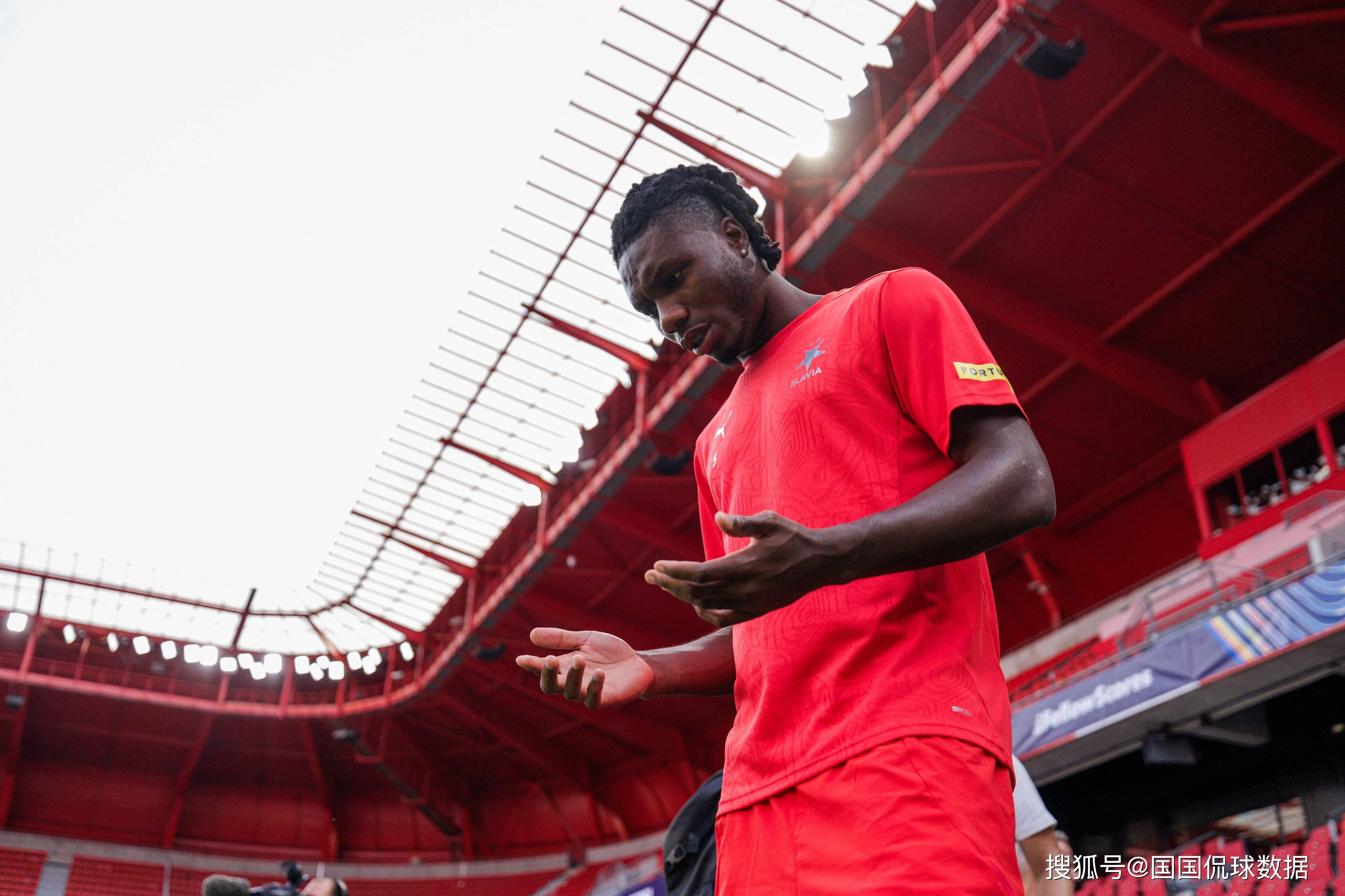 里尔队首发球员状态正佳,备战热火朝天 里尔队首发球员状态正佳,备战热火朝天