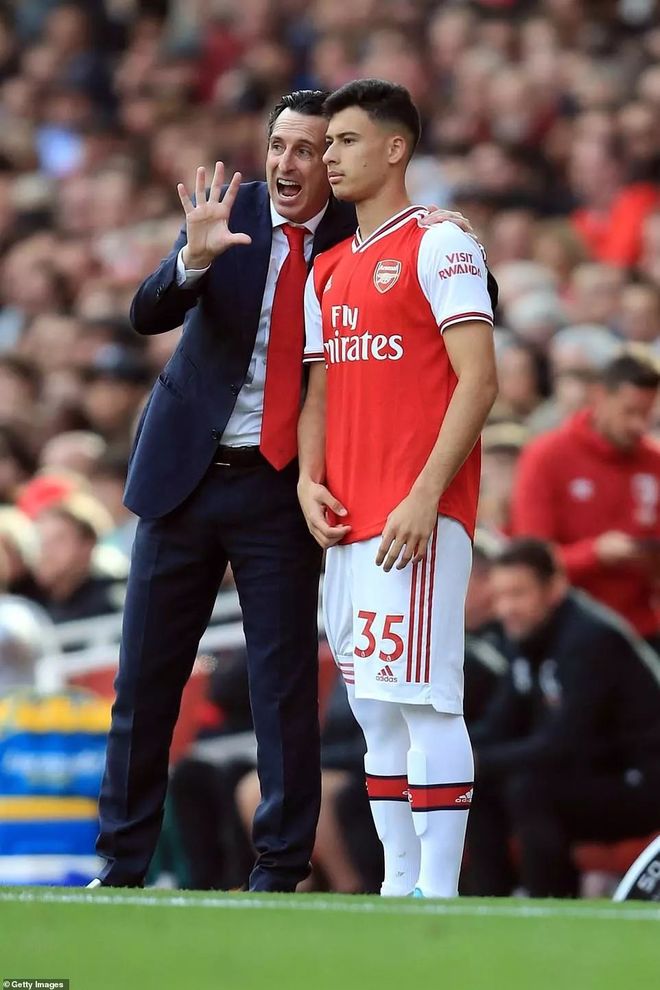 包含克罗地亚横扫勒沃库森，马丁内利扛起全队的词条