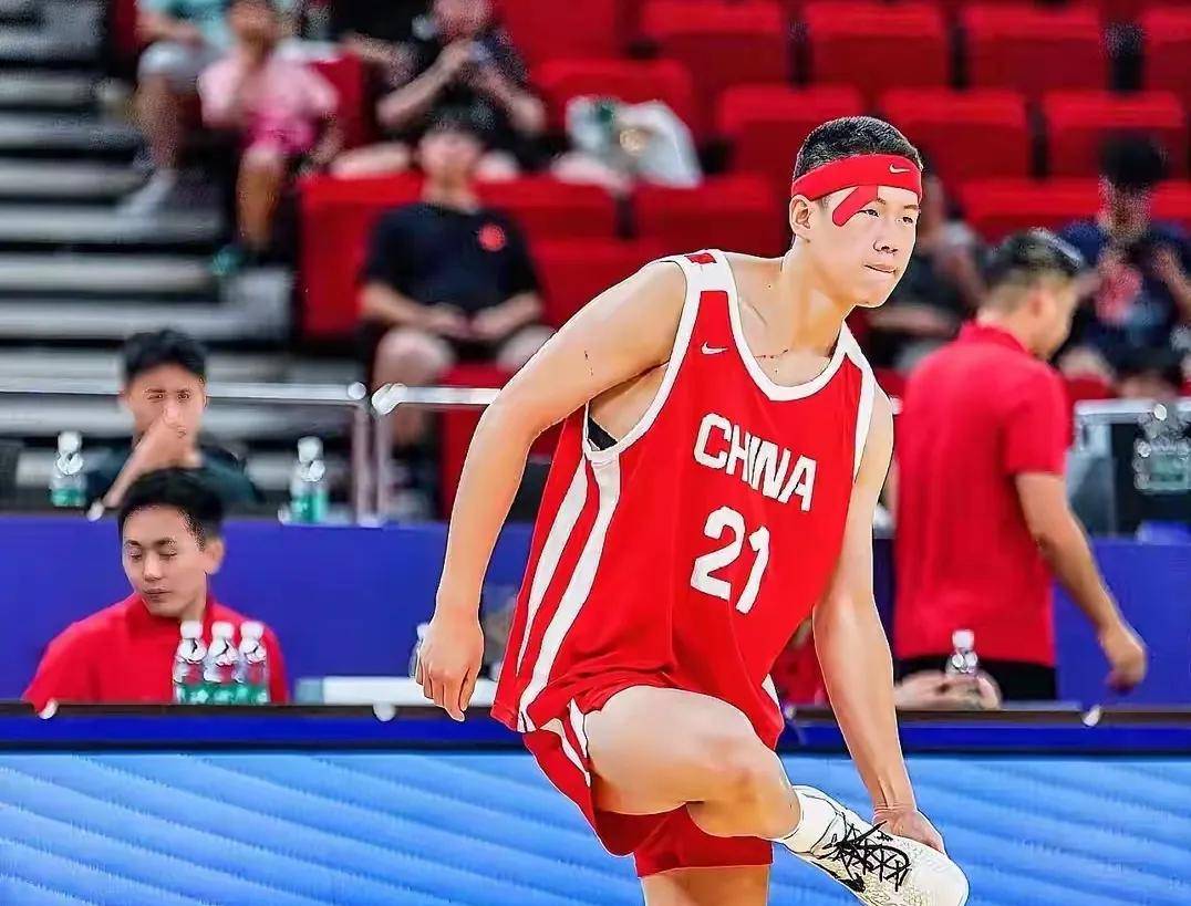 熊猫体育官方-中国队逆转印度队，郑思维扛起全队